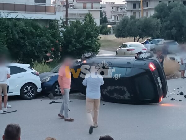 Καραμπόλα 4 οχημάτων στην Λαμία. (φωτο)