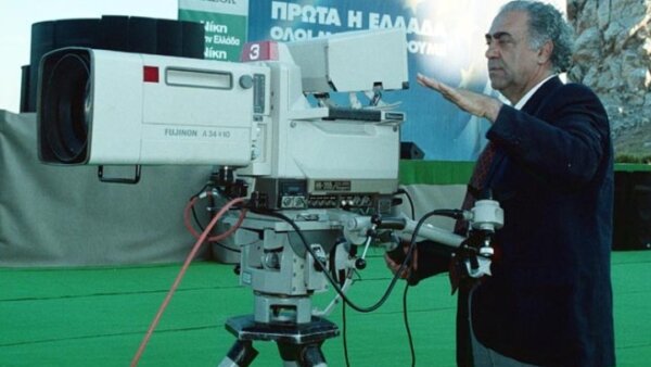 Πέθανε ο προσωπικός σκηνοθέτης του Ανδρέα Παπανδρέου, Τάσος Μπιρσίμ