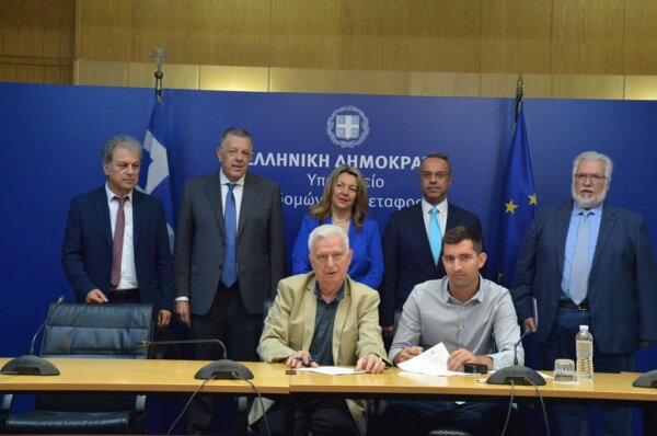 Υπογραφή σύμβασης για την κατασκευή αρδευτικού δικτύου στον Γέρμα Καστοριάς