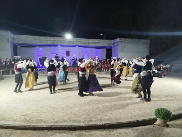Μεγάλη η συμμετοχή στο 1ο Αντάμωμα Παραδοσιακών Χορευτικών Μοσχοποδίου (φωτο)