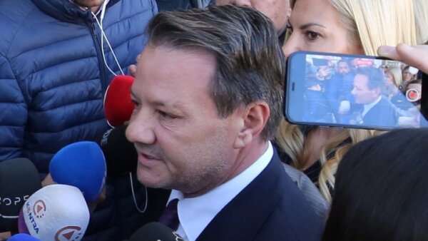 Απόστολος Λύτρας: Δεν επινόησα εγώ ότι έπεσε από τις σκάλες – Επέλεξε αυτή την εκδοχή παρά τη διαφωνία μου
