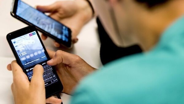 Το Λος Άντζελες θα απαγορεύσει τη χρήση κινητών τηλεφώνων στα σχολεία