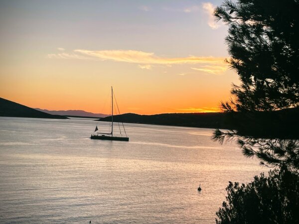 Στην Σκύρο ο στρατός για αντιπυρικές ζώνες και καθαρισμό δασών – Χωρίς ακτοπλοϊκά δρομολόγια το νησί για 10 ημέρες