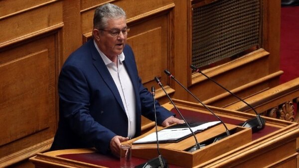 Βουλή: Τροπολογία για επαναφορά 13ου και 14ου μισθού κατέθεσε ο Δ. Κουτσούμπας