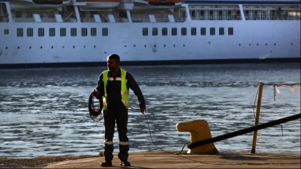 Χωρίς πλοία για άλλες 48 ώρες – Συνεχίζεται η απεργία της ΠΝΟ παραμονές του τριημέρου της 28ης Οκτωβρίου