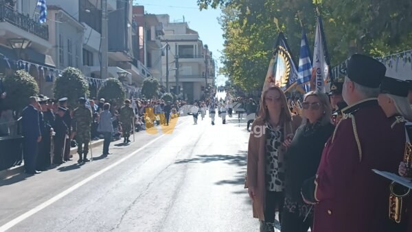 Θήβα: Μαζική η συμμετοχή στην μαθητική και στρατιωτική παρέλαση – Ολόκληρη η παρέλαση (video-photo)