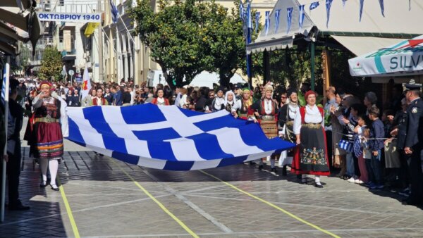 Λαμία: Τίμησαν την εθνική επέτειο της 28ης Οκτωβρίου 1940. Ολόκληρη η παρέλαση. (video)