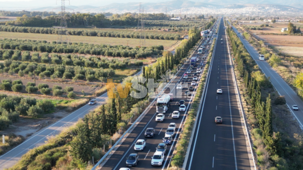 28η Οκτωβρίου: Μετ’ εμποδίων η επιστροφή των εκδρομέων του τριημέρου- Δωρεάν η διέλευση από τα διόδια της Αγίας Τριάδας έως τα μεσάνυχτα (video)