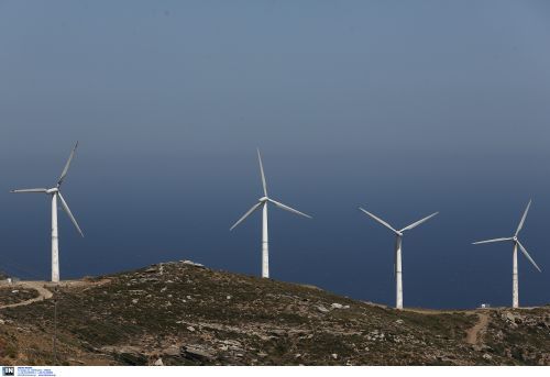 Κομισιόν: Αυστηρή απάντηση για τις ανεμογεννήτριες στην Εύβοια