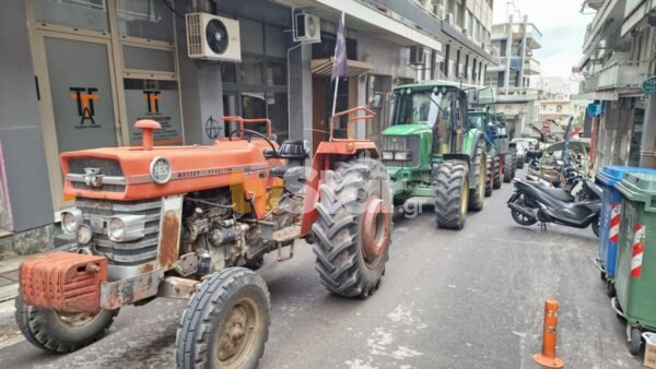 Πορεία των αγροτών στην Λαμία με τρακτέρ και αυτοκίνητα. (φωτο video)