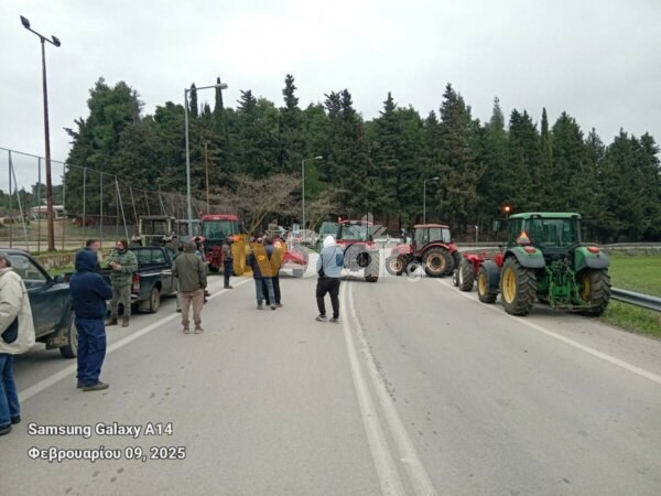 Στο μπλόκο της Κηρίνθου παραμένουν οι αγρότες της Βόρειας Εύβοιας – Ετοιμάζονται για τις 28 Φεβρουαρίου