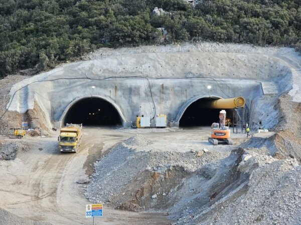 Τι καθυστερεί τις εργασίες κατασκευής του δρόμου Μπράλλος – ‘Αμφισσα (φωτογραφίες)