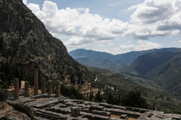 Ο Δήμος Δελφών προχωρά στην δημιουργία χώρου στάθμευσης στους Δελφούς