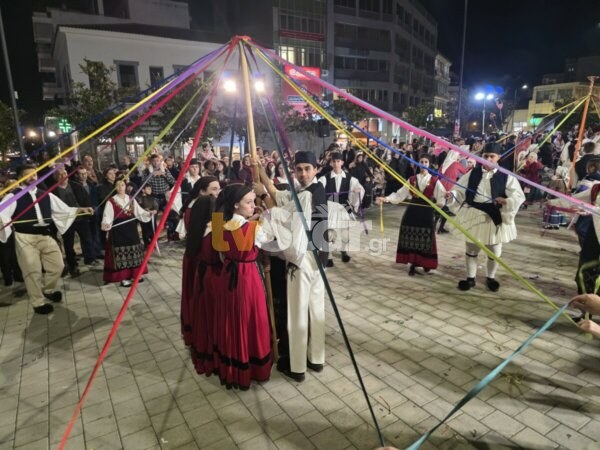 Γαϊτανάκια στο κέντρο της Λαμίας. (φωτο video)