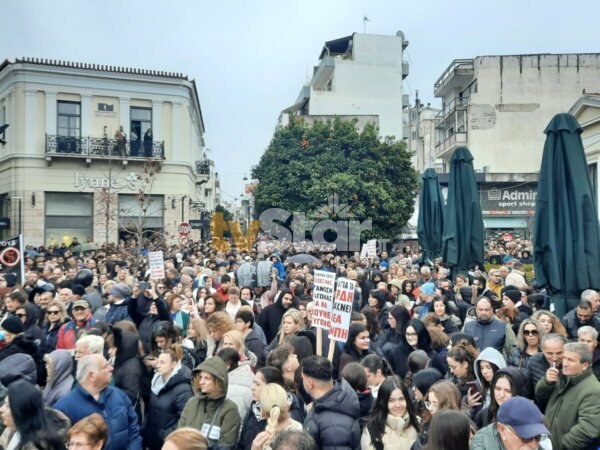 Χαλκίδα: Κοσμοσυρροή με πανό και συνθήματα για τα Τέμπη. Φεύγουν τα τρακτέρ για Μαντούδι και Ιστιαία (φωτο)