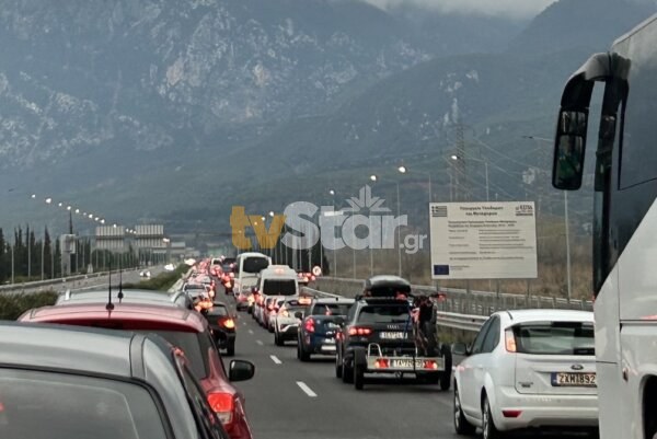 Θερμοπύλες: Ουρές και ακινητοποιημένα αυτοκίνητα – Μετ’ εμποδίων η επιστροφή των εκδρομέων του τριημέρου