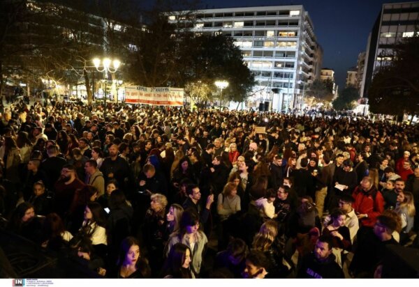 Συναυλία για τα Τέμπη στο Σύνταγμα – φωτογραφίες