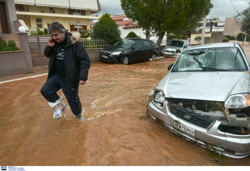 “Πνίγομαι!”: Συγκέντρωση του συλλόγου συγγενών θανόντων στη Μάνδρα στον Άρειο Πάγο