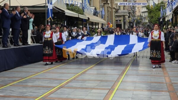 Η Λαμία τίμησε την επέτειο της 25ης Μαρτίου και τον Ευαγγελισμό της Θεοτόκου. Ολόκληρη η παρέλαση. (φωτο – video)