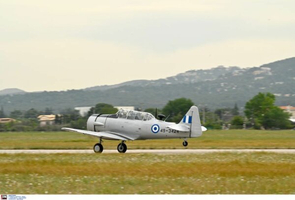 Εντάχθηκε στην Πολεμική Αεροπορία, μετά την ανακατασκευή του, το Τ-6 Harvard