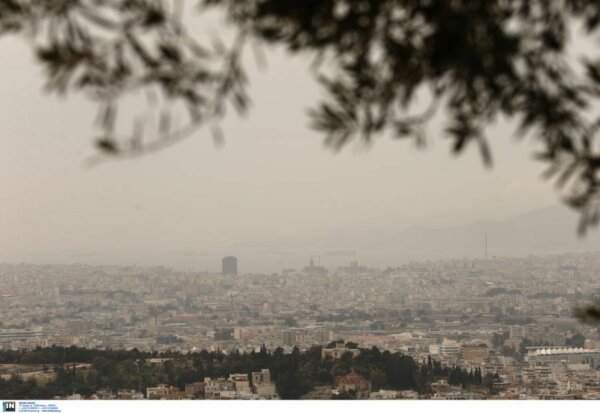 «Πνίγηκε» στην αφρικανική σκόνη η Αττική – Οι περιοχές που η θερμοκρασία ξεπέρασε τους 35 βαθμούς