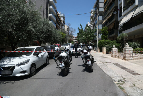 Νέα Σμύρνη: Το δράμα πίσω από τη δολοφονία του 45χρονου από τον πατέρα του – Οι εντάσεις στο σπίτι ήταν συχνές