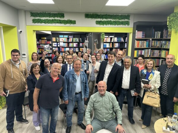 Ο Μένιος Σακελλαρόπουλος παρουσίασε το βιβλίο του στο βιβλιοπωλείο Σοφιανός στη Λαμία. (video)