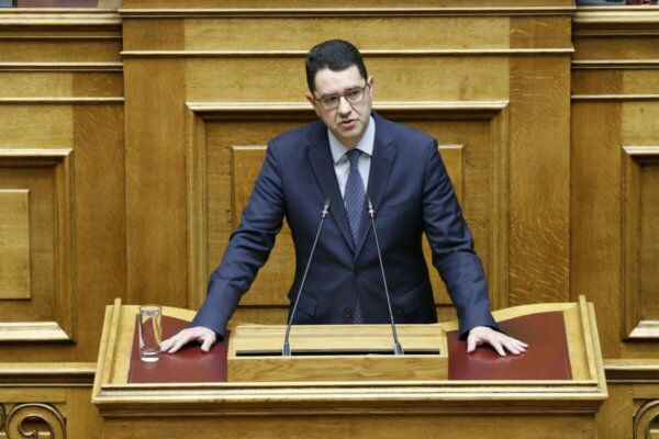 Συνάντηση Κτιστάκη με τον Υπουργό Μετανάστευσης και Ασύλου