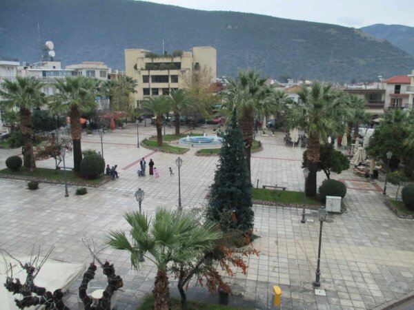 Υπεγράφη η σύμβαση και ξεκινούν εργασίες εγκατάστασης συστήματος ελέγχου σε πεζοδρόμους της Άμφισσας