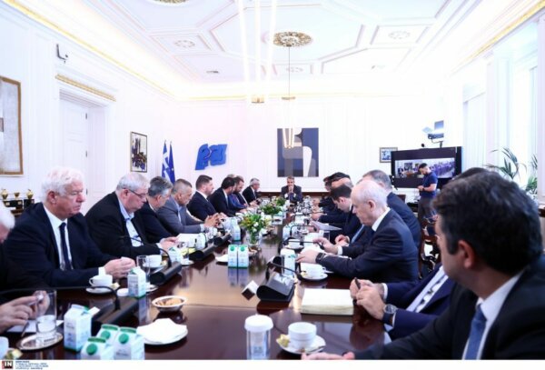 Μητσοτάκης σε περιφερειάρχες: Να ενταθούν μέχρι το τέλος του έτους οι προσπάθειες για τα έργα που είναι σε εξέλιξη