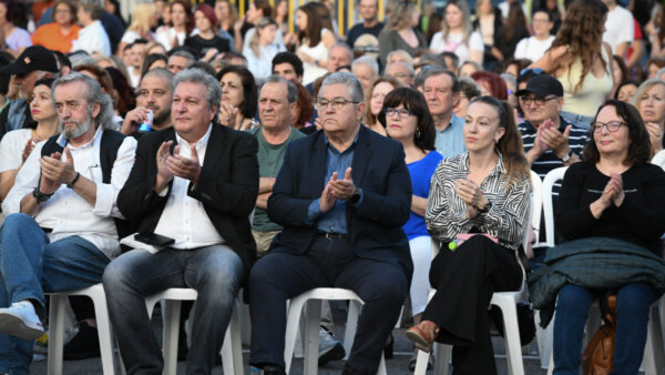 “Κανένας  μόνος. Όλοι για έναν και ένας για όλους.” Συναυλία αλληλεγγύης στην Αταλάντη. (video)