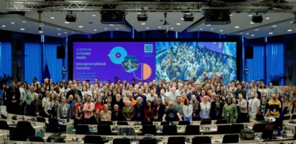 «Οι πολίτες γράφουν πολιτική: Ρεπορτάζ από το Ευρωπαϊκό Φόρουμ Διαγενεακής Δικαιοσύνης» (φωτορεπορτάζ)