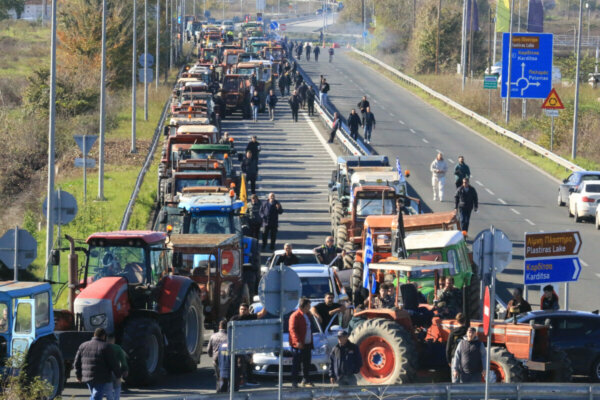 Πολύωροι αποκλεισμοί και σήμερα στα τελωνεία Ευζώνων, Νίκης, Προμαχώνα και Εξοχής
