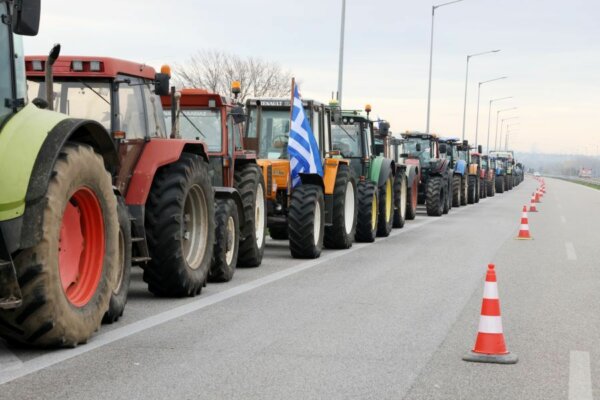Σκληραίνουν τη στάση τους οι αγρότες: Προετοιμάζονται για νέες κινητοποιήσεις – Ώρα αποφάσεων στη σύσκεψη της Πέμπτης