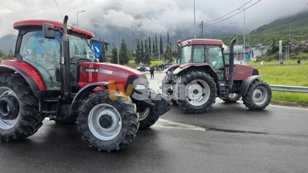 Αγρότες: Ανοίγουν λωρίδες κυκλοφορίας για τους εκδρομείς των Χριστουγέννων – Ζήτημα ασφάλειας εγείρει η Αστυνομία