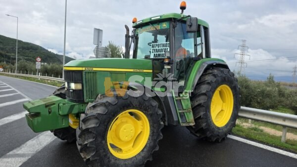 Αγρότες από το μπλόκο των Μαλγάρων μοίρασαν ρύζι στους διερχόμενους οδηγούς