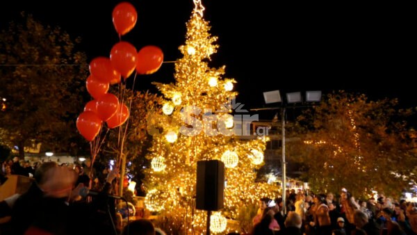 Λιβαδειά: Έναρξη εορταστικών εκδηλώσεων με το άναμμα του Χριστουγεννιάτικου δέντρου. (video)
