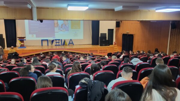 Στο Καρπενήσι η “Πυξίδα” – Μαζική συμμετοχή μαθητών και στην ημερίδα της Ευρυτανίας