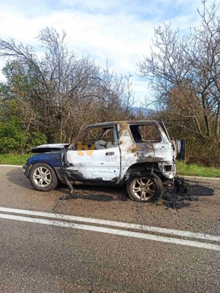 Τραγωδία: Κάηκε μέσα στο αυτοκίνητό του στη Φωκίδα. Την ίδια ώρα καιγόταν και το σπίτι του. (φωτο – video)