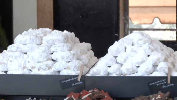 Λαμία: Ζαχαροπλαστεία και κρεοπωλεία σε πυρετώδεις προετοιμασίες για τα Χριστούγεννα (video)