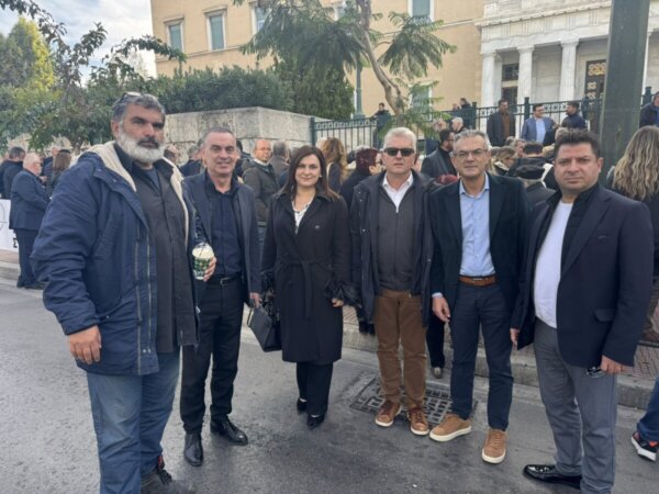 Στη συγκέντρωση διαμαρτυρίας των Δήμων έξω από τη Βουλή ο Δήμαρχος Παναγιώτης Ταγκαλής