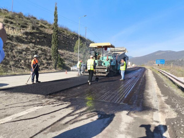 Αποκατάσταση του οδοστρώματος στην ανατολική παράκαμψη Λαμίας (video)