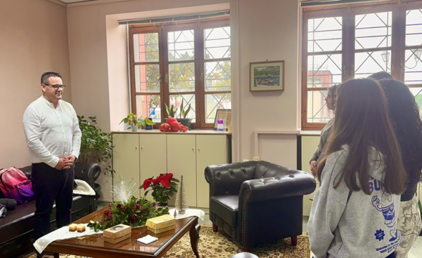 Κάλαντα στον Δήμαρχο από τις μαθήτριες του Λυκείου Στυλίδας