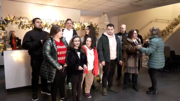 Η μικρή χριστουγεννιάτικη μουσική περιοδεία του ΚΔΑΠ ΑΜΕΑ “Πρόσβασις” (video)