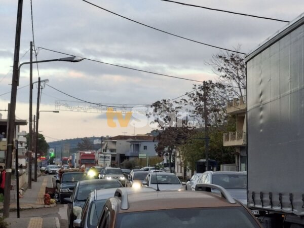 “Οδύσσεια” η έξοδος των εκδρομέων – Δόθηκε η κυκλοφορία στην εθνική σε ένα ρεύμα κυκλοφορίας προς Θεσσαλονίκη (video)