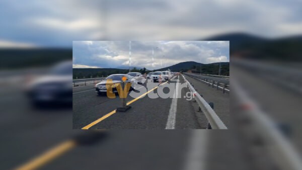 Σε μία λωρίδα κυκλοφορίας η κίνηση στην εθνική οδό στο ύψος της Υλίκης λόγω εργασιών.(video)