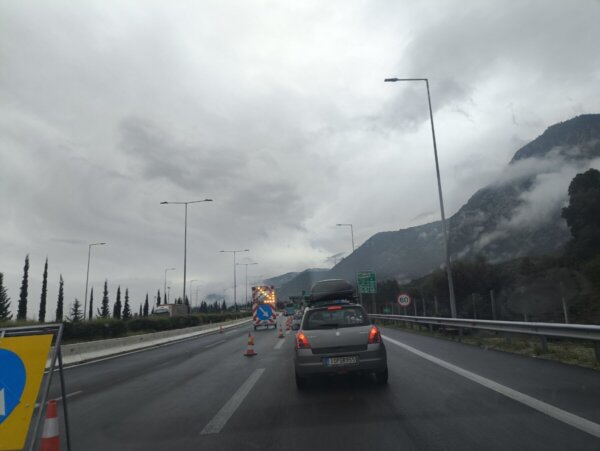 Κόμβος Μπράλου: κυκλοφορία από παραδρόμους χωρίς μεγάλες καθυστερήσεις (video)