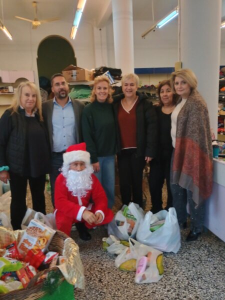 Πακέτα αγάπης και αλληλεγγύης από το Κοινωνικό Παντοπωλείο Δήμου Θηβαίων