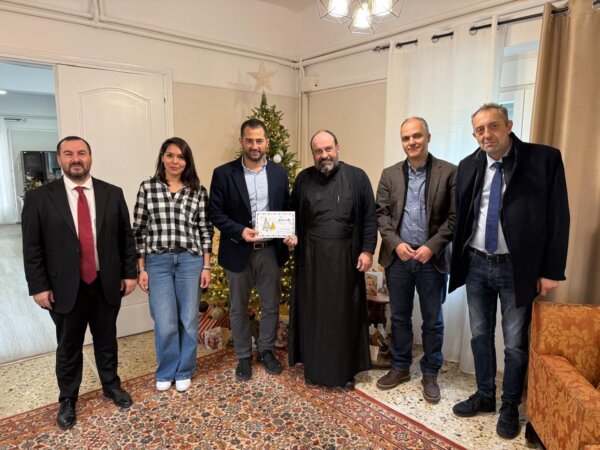 Ο Περιφερειάρχης Φάνης Σπανός κοντά στους φιλοξενούμενους κοινωνικών δομών της Στερεάς Ελλάδας