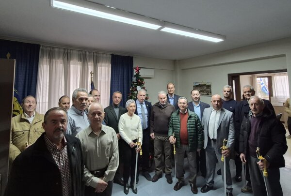 Λαμία: Απόστρατοι Αξιωματικοί Στρατού παρέλαβαν τα ξίφη τους